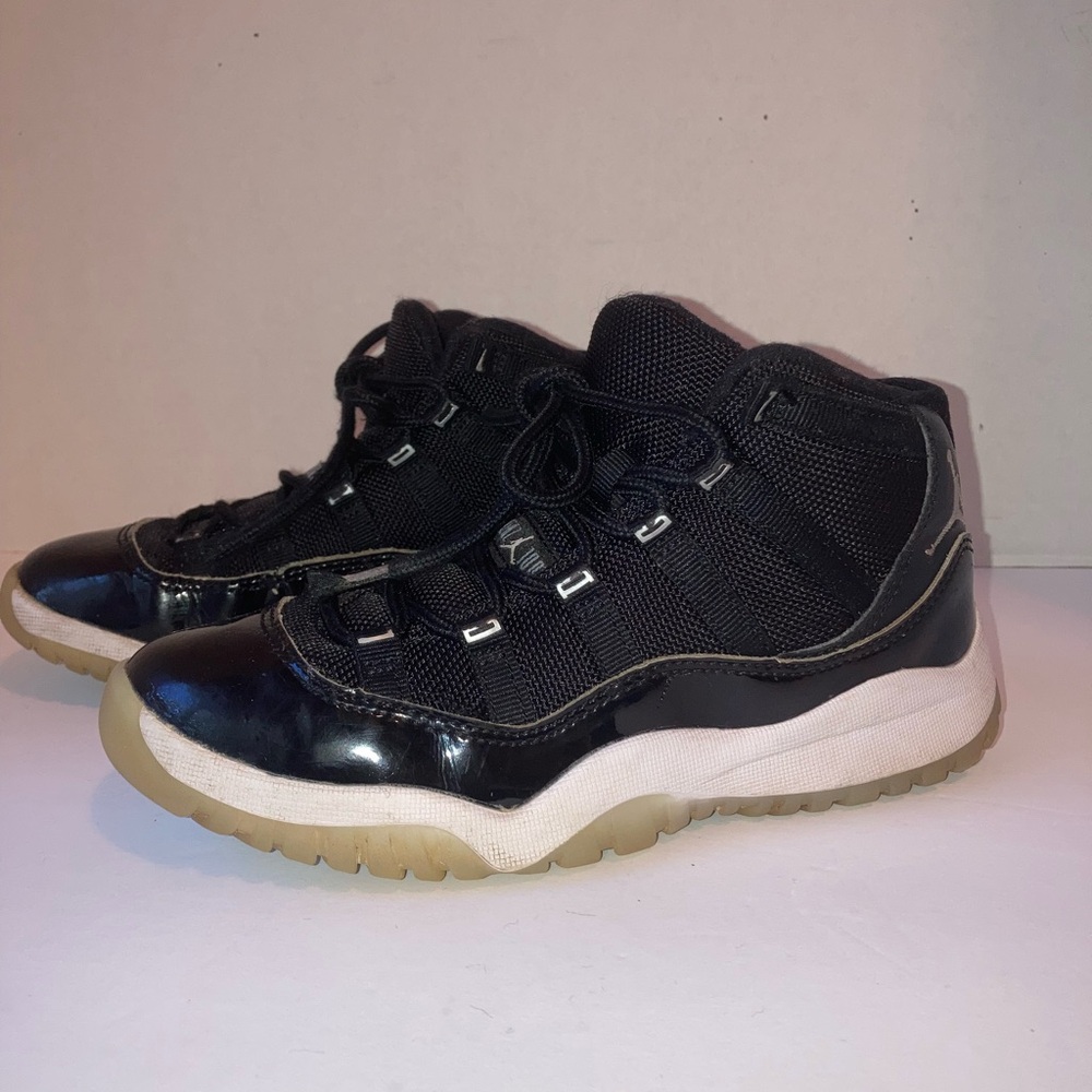 NIKE Air Jordan Retro 11 Boys Sneakers Size 1.5